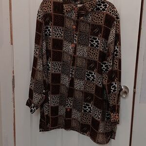 Women's plus size dress shirt